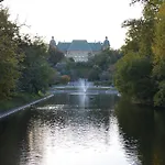 P&o Serviced Fabryczna Apartman *