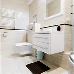 P&o Serviced Fabryczna Apartman *