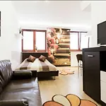 P&o Serviced Fabryczna Apartman *