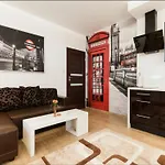 P&o Serviced Fabryczna Apartman *