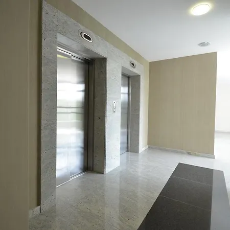 P&O Serviced Apartments Fabryczna Apartment *