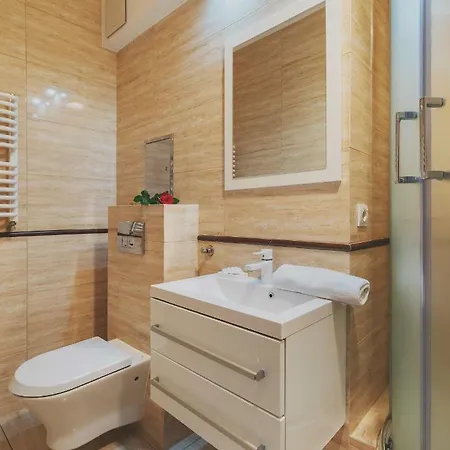 P&o Serviced Fabryczna Apartmán