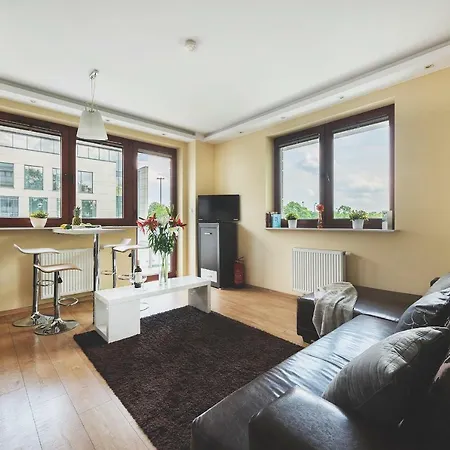 P&o Serviced Fabryczna Apartmán