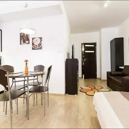 P&o Serviced Fabryczna Apartmán *