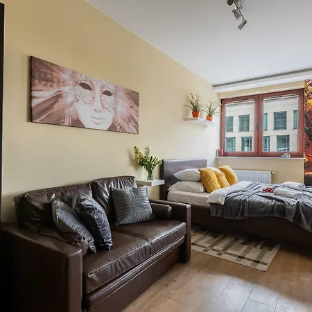 P&o Serviced Fabryczna Apartmán