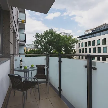 P&o Serviced Fabryczna Apartmán